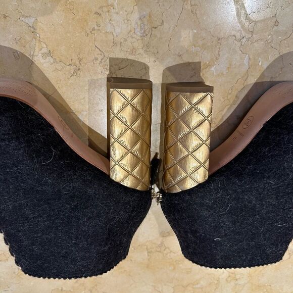 Chanel gray boots with gold embellished heel. Size 41 - Picture 11 of 17
